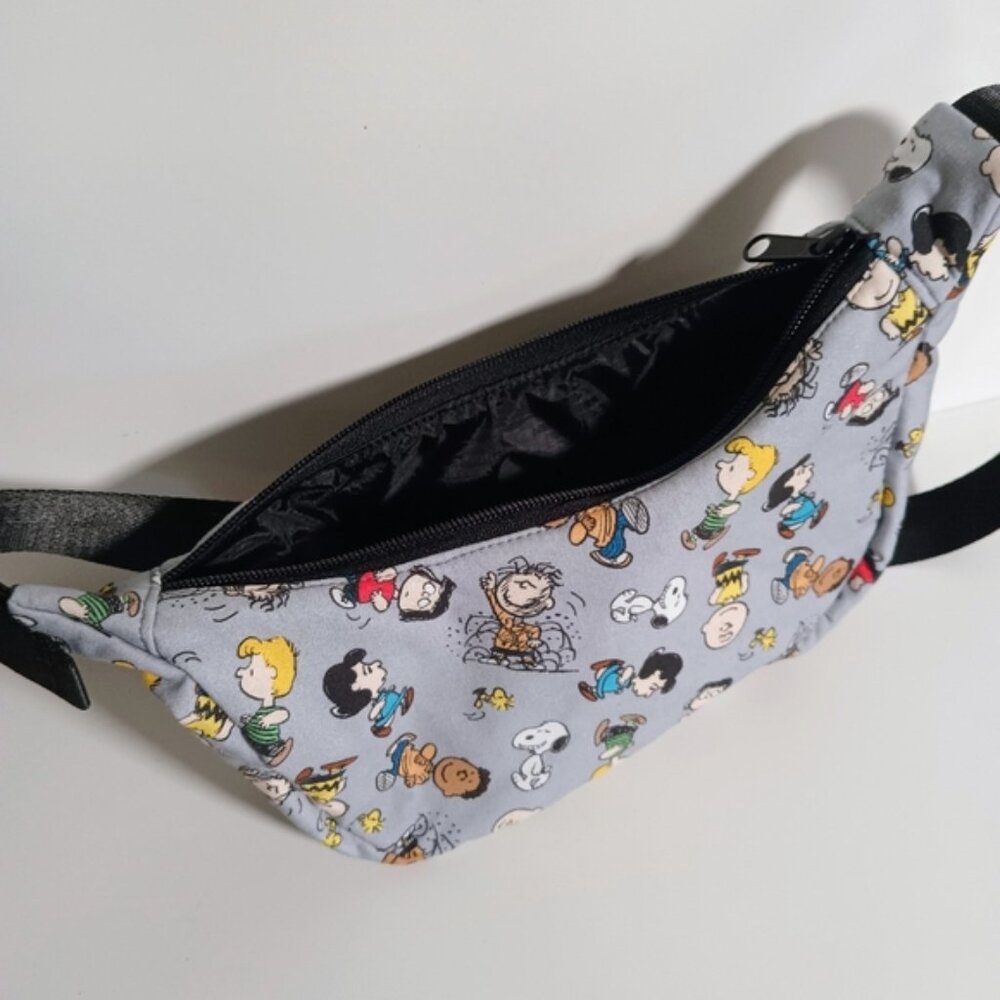SOLD Custom Peanuts Snoopy Small Crescent Bag Grey - Picture 7 of 7